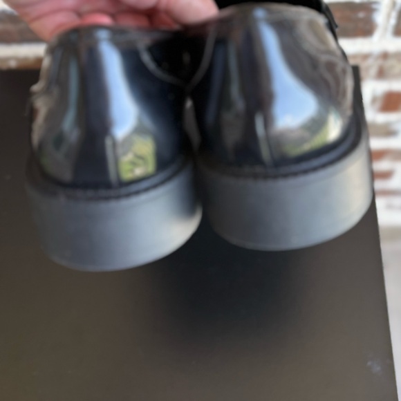 Vince Camuto Elpia Black Patent Leather Loafers Silver Chain Size 8 NWOT - Picture 10 of 14